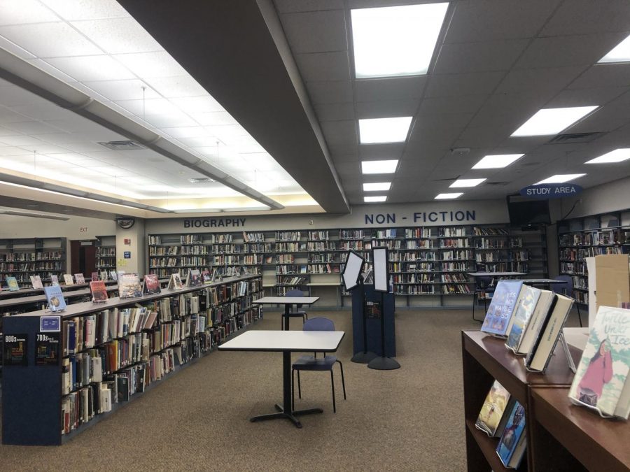 Usually before Midterm week the Library is overcrowded and noisy with students studying together; this year, it was almost completely empty.